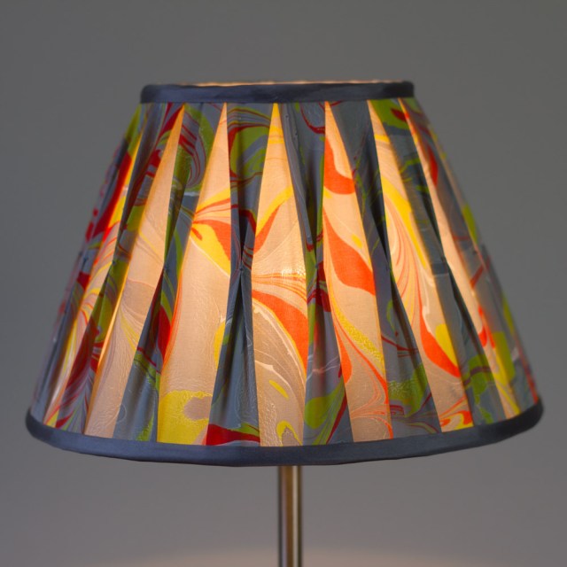 berlin-pinch-lamp-shade-on4